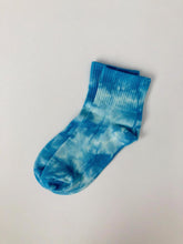 Load image into Gallery viewer, Fun one color tie-dye Shortie socks that make a unique gift. From www.pomelosocks.com
