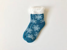 Load image into Gallery viewer, Keep warm and toasty this winter in these soft and cozy socks.  This snowflake collection from Pomelo Socks makes for a great gift.

