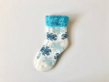 Load image into Gallery viewer, Keep warm and toasty this winter in these soft and cozy socks.  This snowflake collection from Pomelo Socks makes for a great gift.
