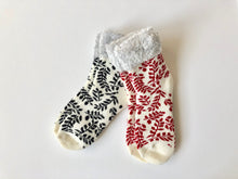 Load image into Gallery viewer, Keep warm and toasty this winter in these soft and cozy socks.  This leaf set from Pomelo Socks makes for a great gift.
