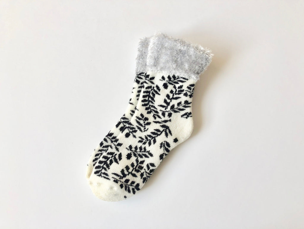 Keep warm and toasty this winter in these soft and cozy socks.  This leaf collection from Pomelo Socks makes for a great gift.