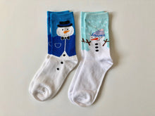 Load image into Gallery viewer, Fun and festive winter holiday sock sets featuring snowmen. Great holiday gifts for Christmas. Creative gift socks from www.pomelosocks.com
