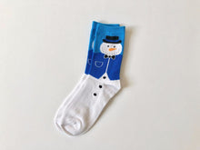 Load image into Gallery viewer, Fun and festive winter holiday socks featuring snowmen. Great holiday gifts for Christmas. Creative gift socks from www.pomelosocks.com
